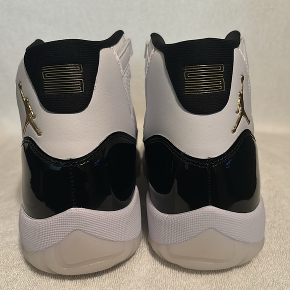 Air Jordan 11 Retro White/ Metallic Gold-Black. Size 10.5